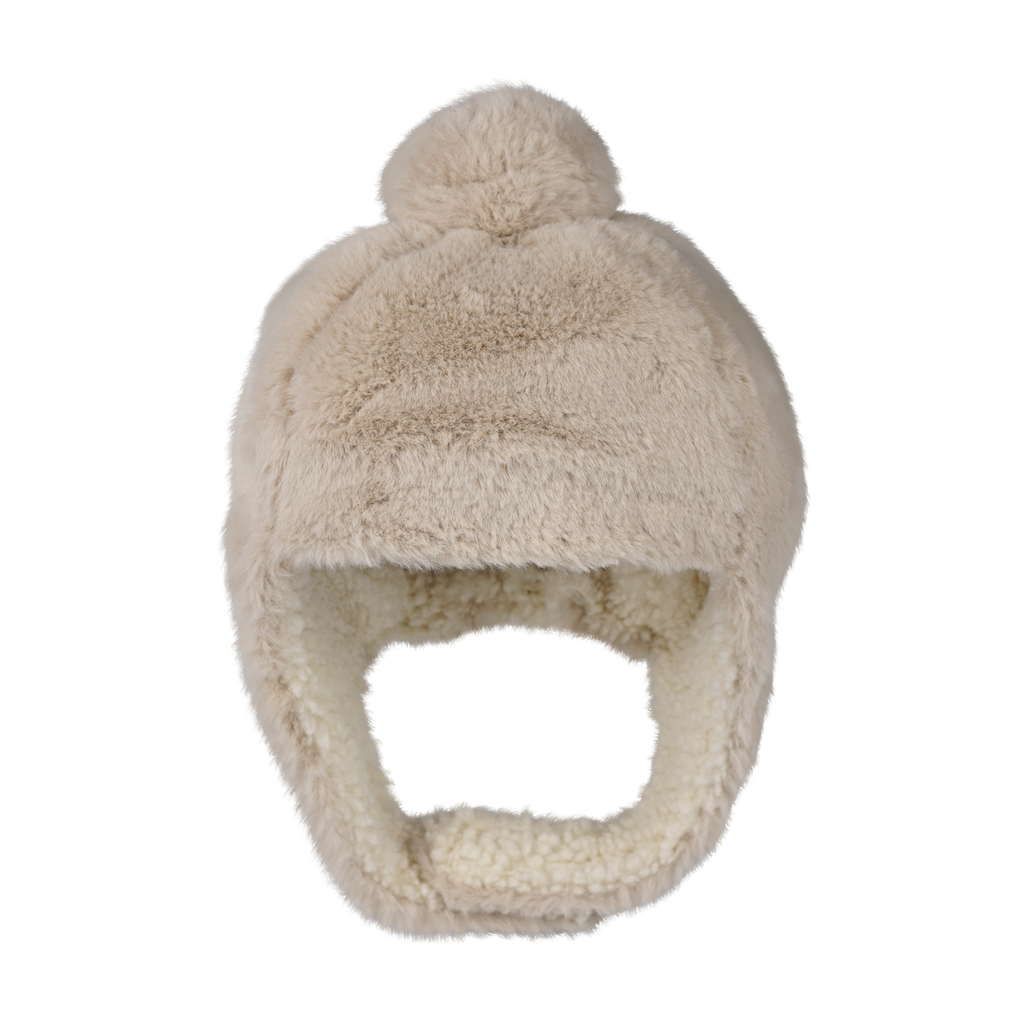 Lue med dusker - Lys beige fuskepels | Donsje